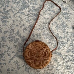 Straw circle purse